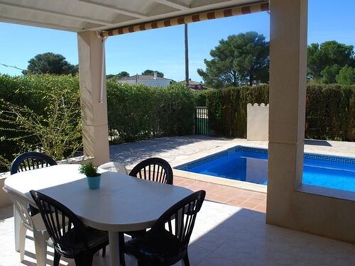 Seaside Villa in Costa Dorada: Private Pool, BBQ, Near Beach, Perfect for Families