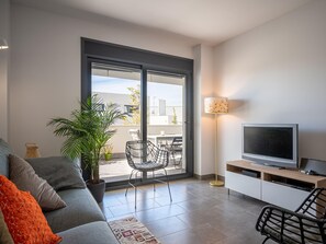 TV - Modern Apartment 190m from the Beach (Altafulla)