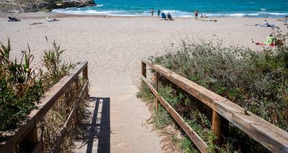 Modern Apartment 190m from the Beach