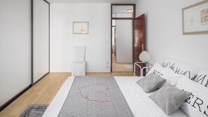 2 slaapkamers, een strijkplank/strijkijzer, wifi, beddengoed