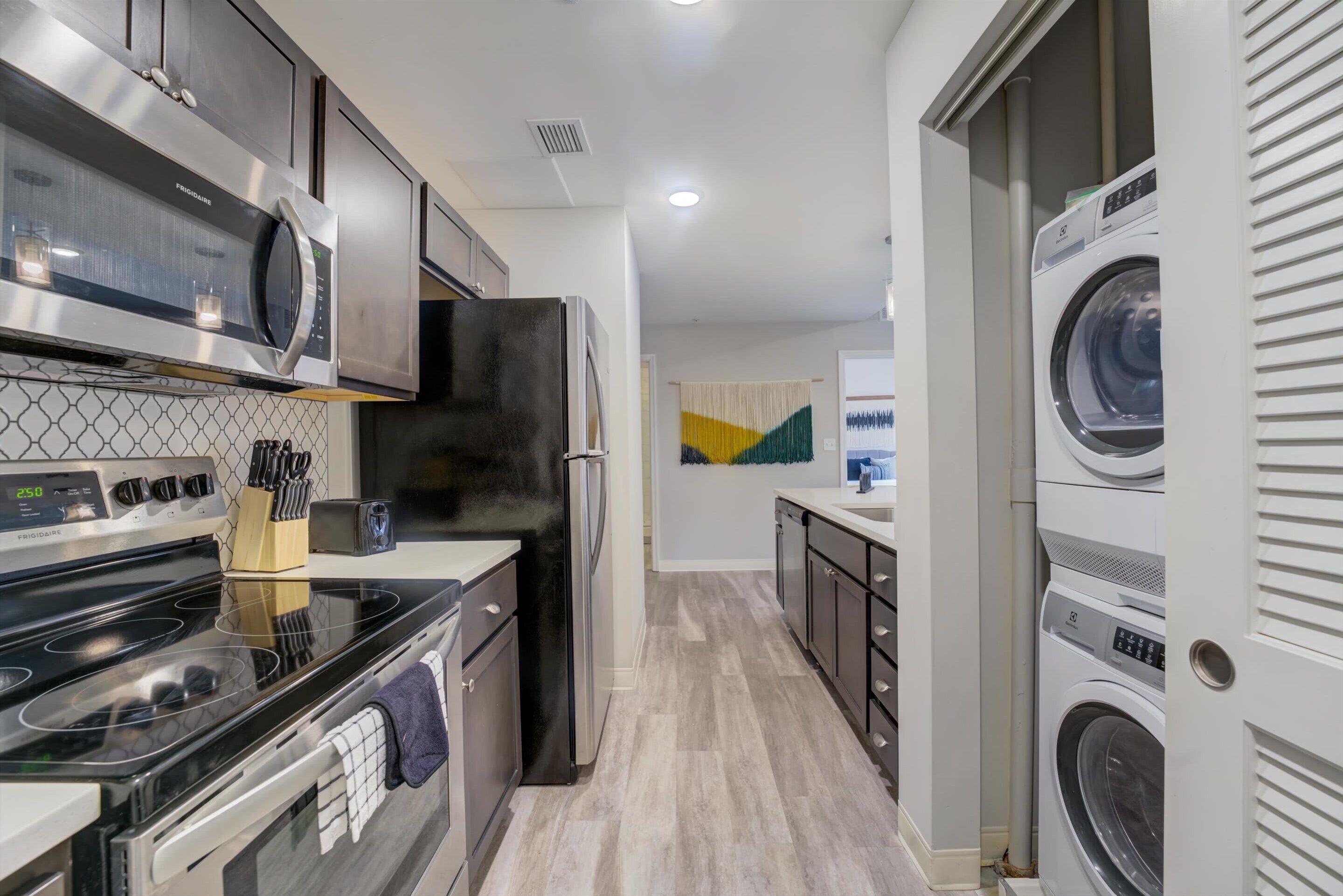 Frontdesk | Beautiful 1BR Apt by Progressive Field