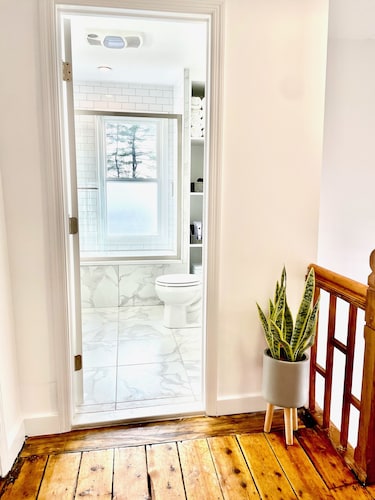 Newly Renovated Village Home circa. 1874 Near HITS & Hunter