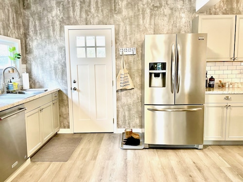 Newly Renovated Village Home circa. 1874 Near HITS & Hunter