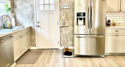 Newly Renovated Village Home circa. 1874 Near HITS & Hunter