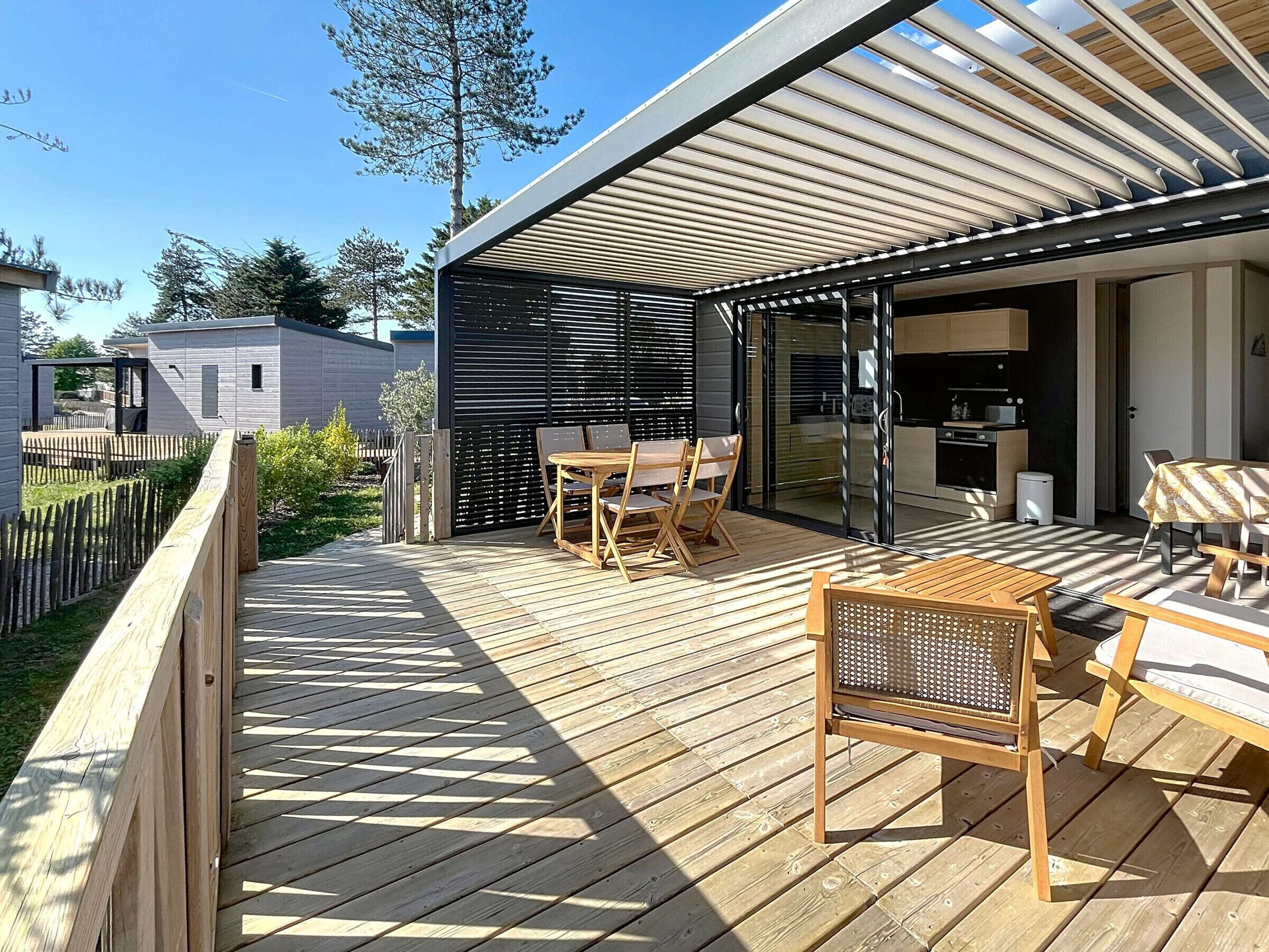 屋外ダイニングエリア