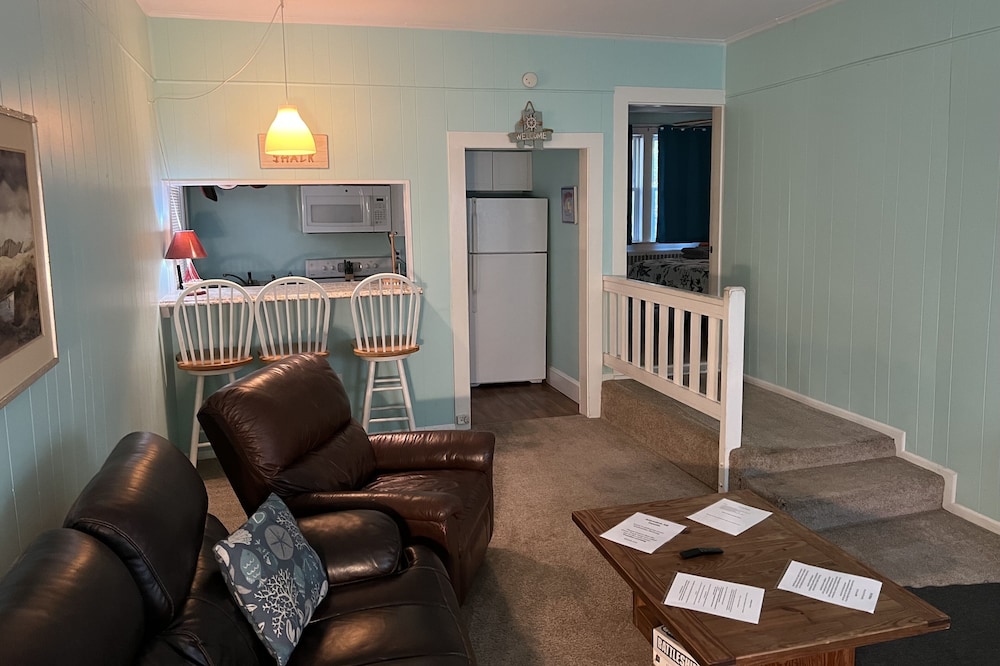 Cozy Bay View Oceanside 1 Bedroom Cottage by Redawning