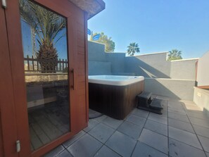 Classic House | Jetted bathtub