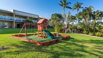 Condo, 2 Bedrooms | Children's area