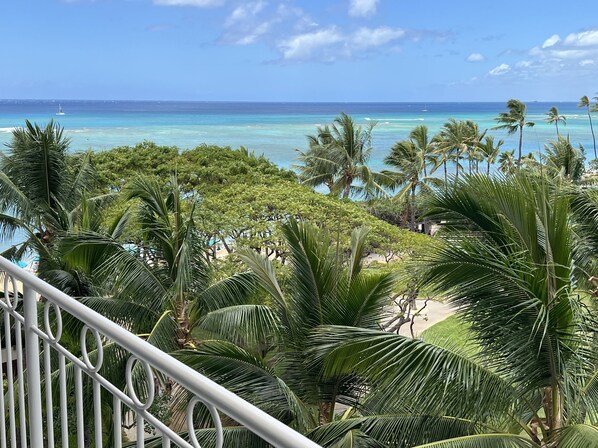 Property grounds - Enjoy beaches, Gorgeous sunset at Waikiki Shore 0612 w/ nearby parking (Honolulu)