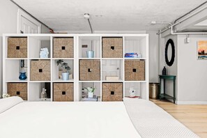 Iron/ironing board, WiFi, bed sheets