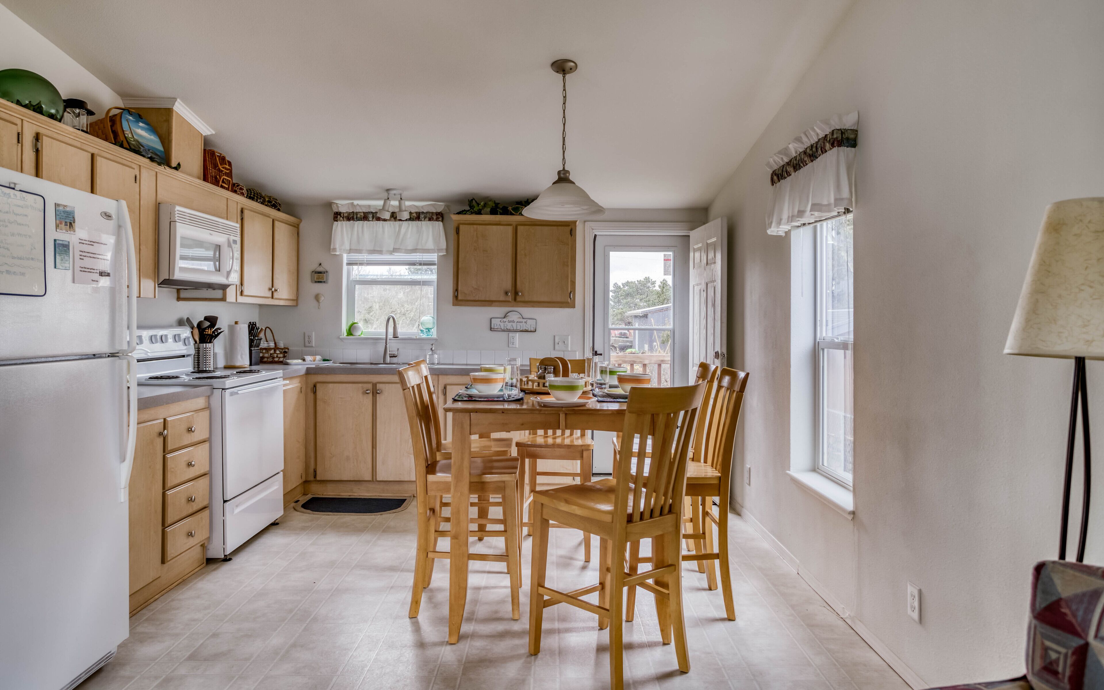 Cozy Pacific City Home with Spacious Living Room is Near Restaurants and Beach!