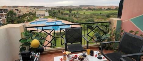 تناول الطعام بالخارج