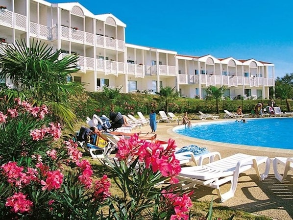 Pool - Ground floor apartment, 4 people, pool, beach 200 m, wifi (Fouras)