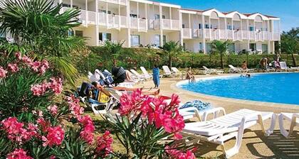Ground floor apartment, 4 people, pool, beach 200 m, wifi