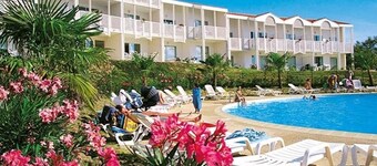 Ground floor apartment, 4 people, pool, beach 200 m, wifi