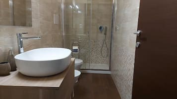 Triple Room, City View | Bathroom | Shower, rainfall showerhead, hair dryer, bidet