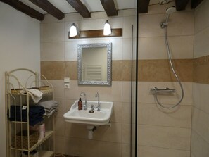 Towels - "Charming French Village Getaway: Cozy Cottage Near Dreux and Chartres" (Garnay)