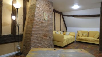 Televisie en een open haard