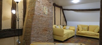 "Charming French Village Getaway: Cozy Cottage Near Dreux and Chartres"