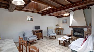 TV, caminetto, tavolo da ping pong