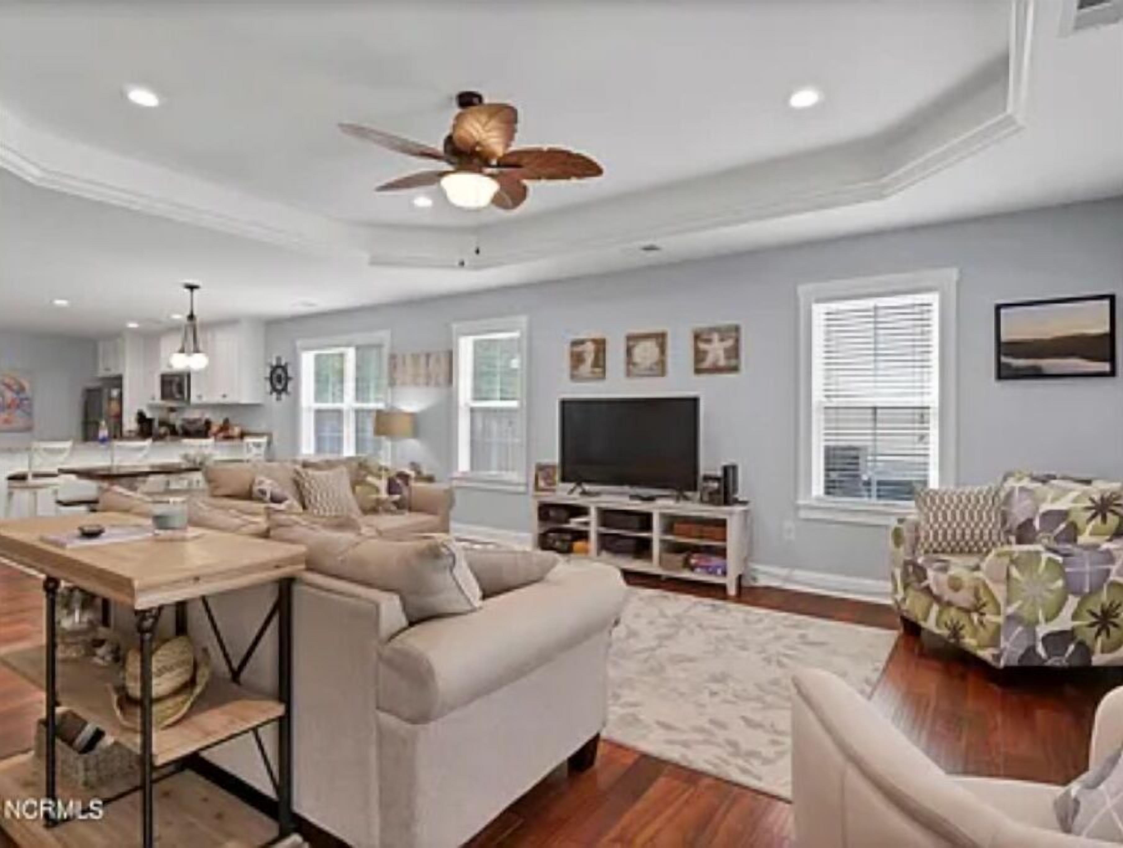 Beautiful house just minutes from the beach!