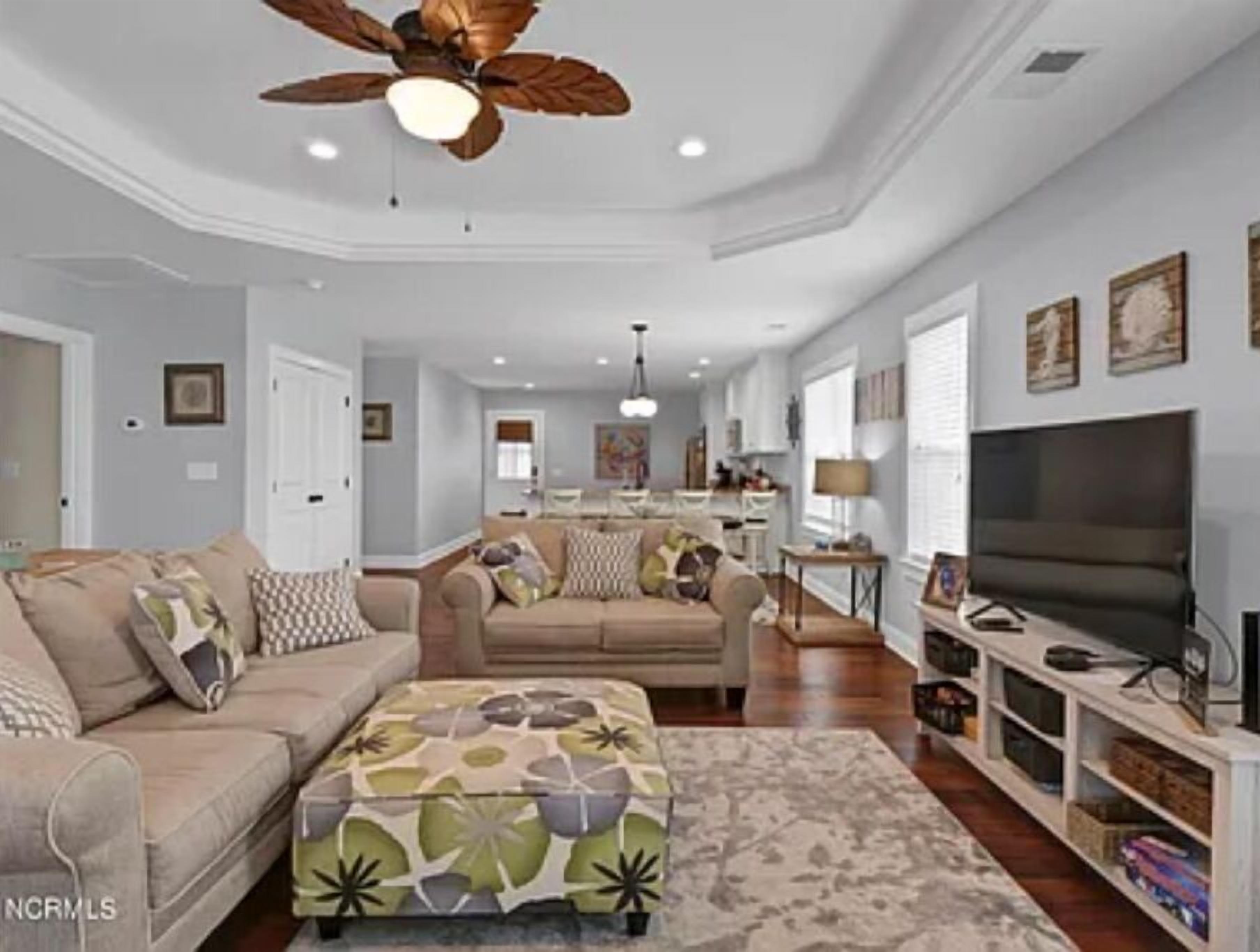 Beautiful house just minutes from the beach!