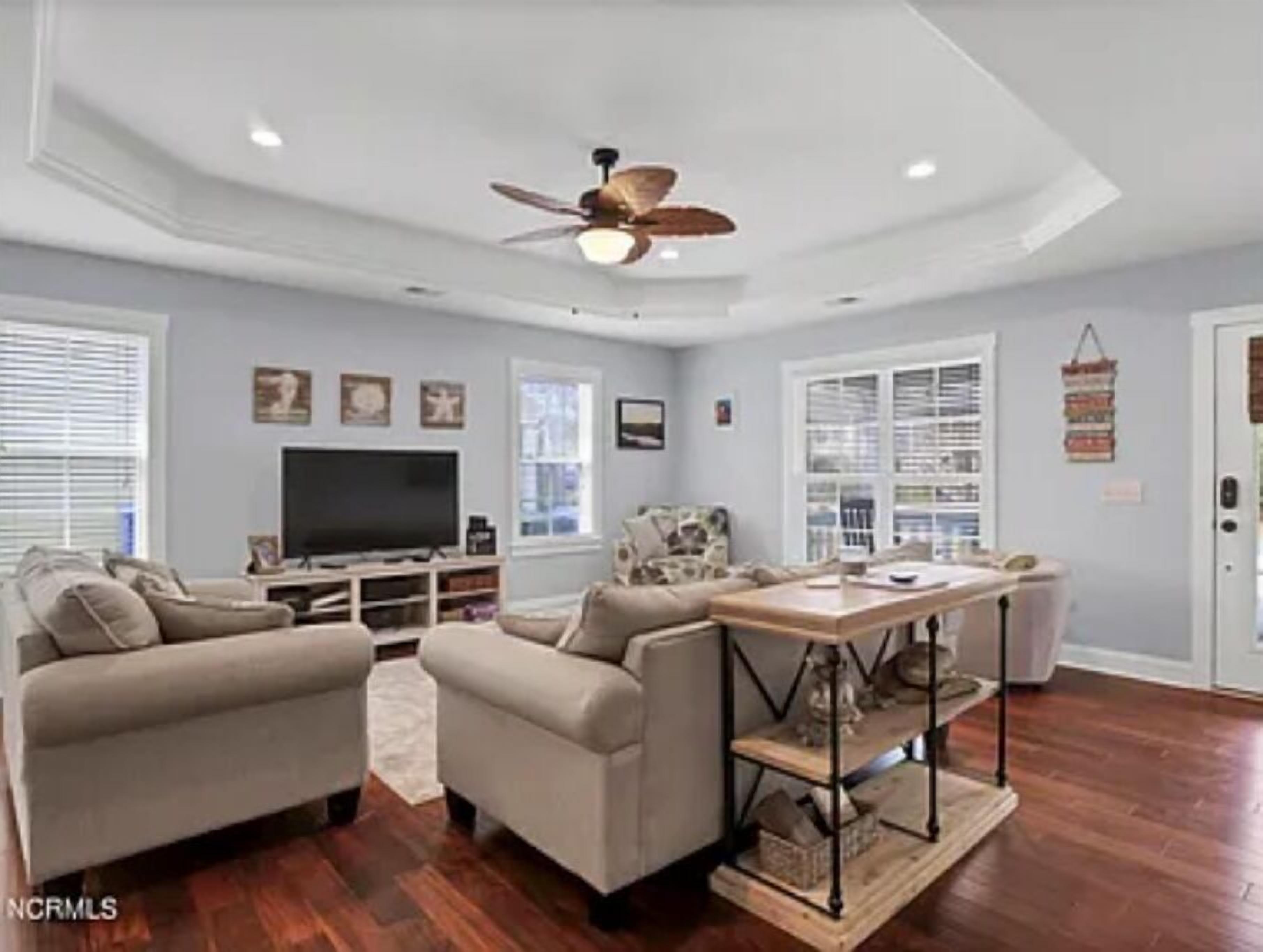 Beautiful house just minutes from the beach!