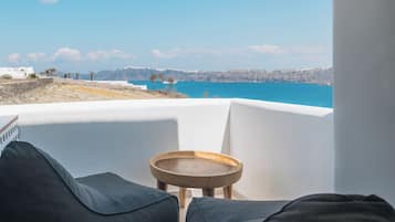 Junior Suite with Hot Tub and Caldera View | In-room safe, soundproofing, free WiFi