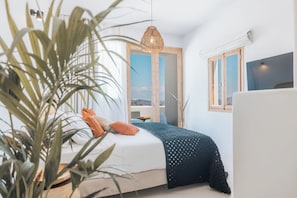 In-room safe, soundproofing, free WiFi - Divino Caldera (Santorini)