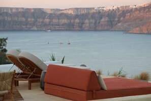 สระว่ายน้ำกลางแจ้งเปิดตามฤดูกาล