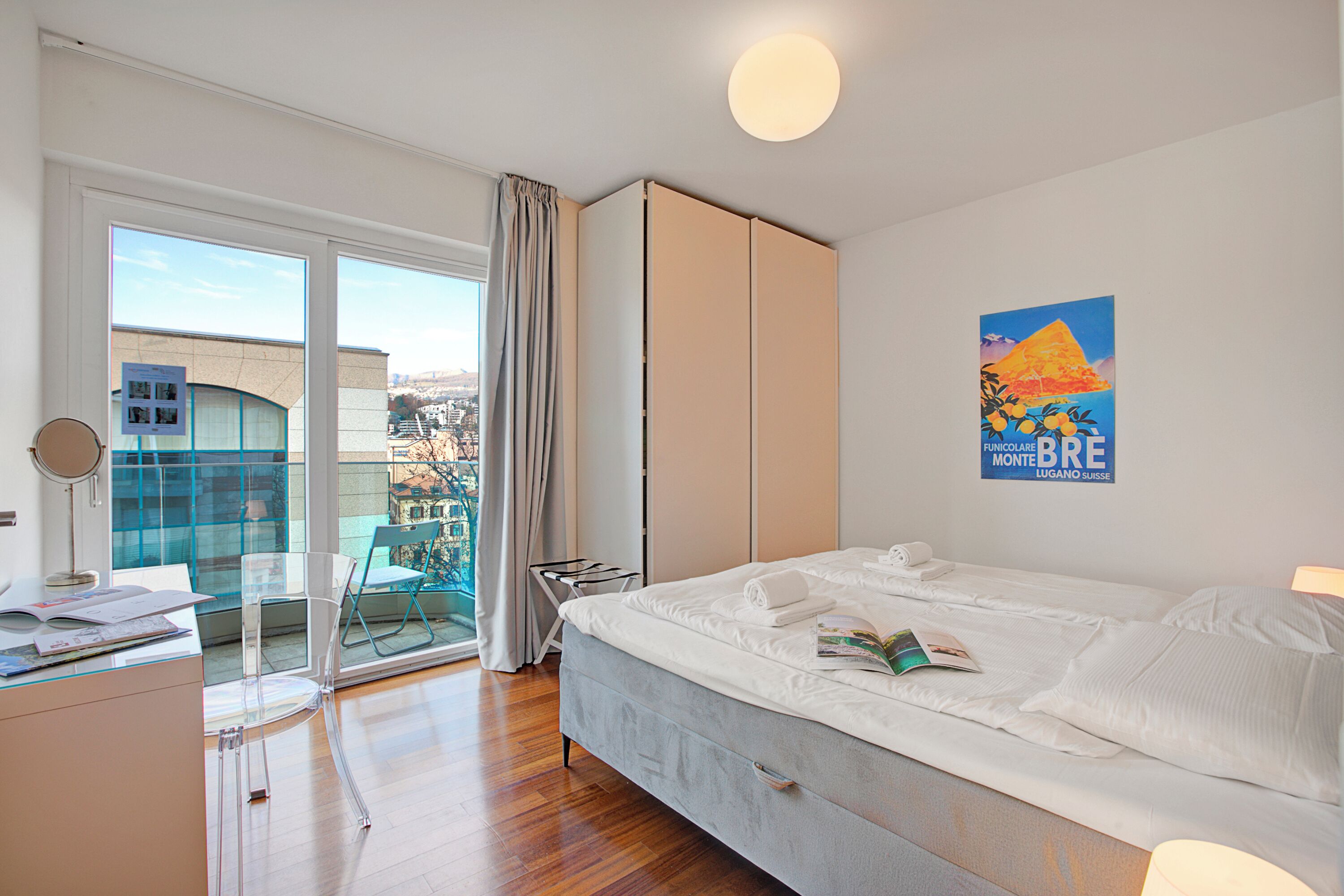 1 habitación, tabla de planchar con plancha, wifi gratis y ropa de cama 