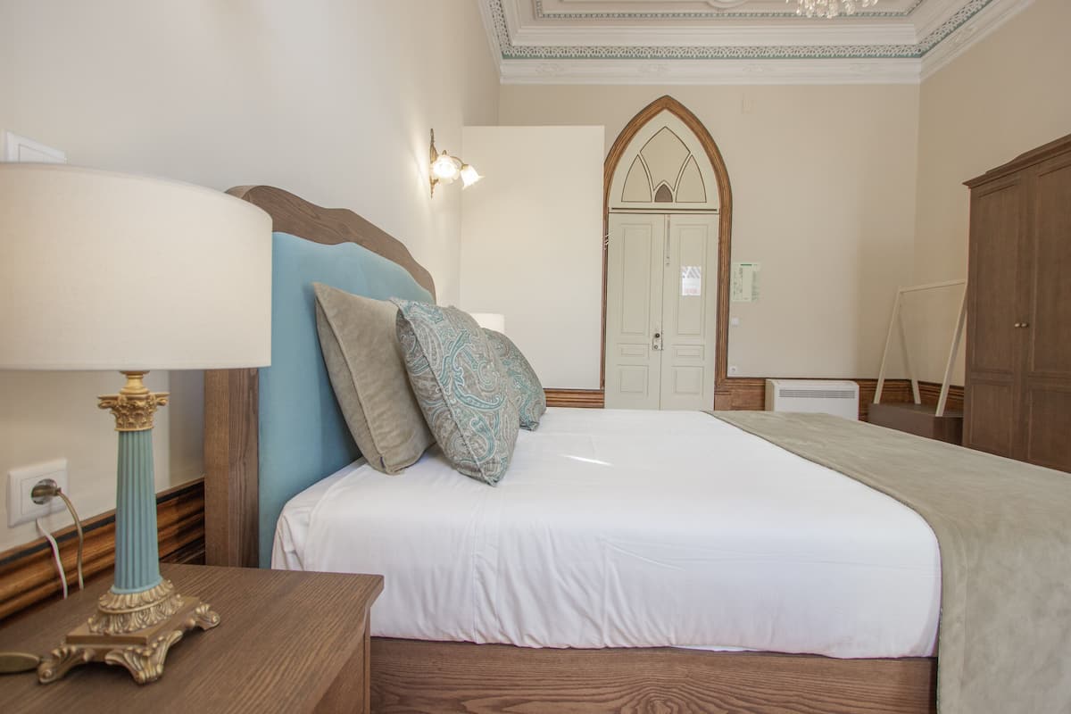 1 bedroom, Egyptian cotton sheets, premium bedding