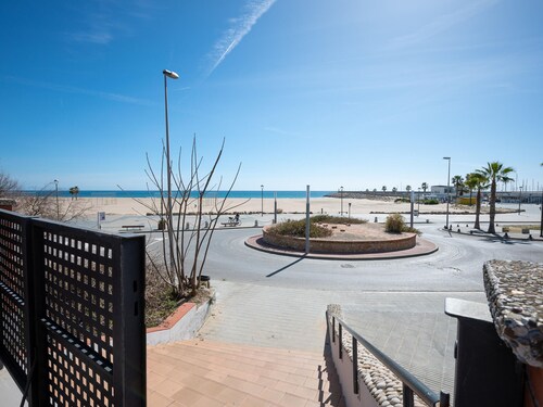 Seaside Apartment with Parking, A/C and WiFi