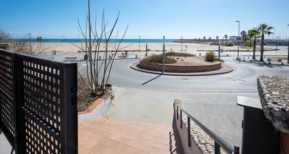 Seaside Apartment with Parking, A/C and WiFi
