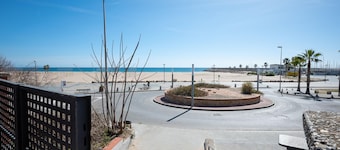 Seaside Apartment with Parking, A/C and WiFi