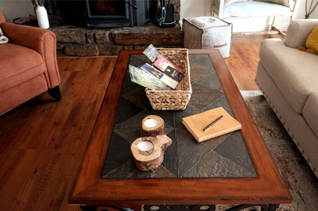 Smart-TV, Kamin, Bücher