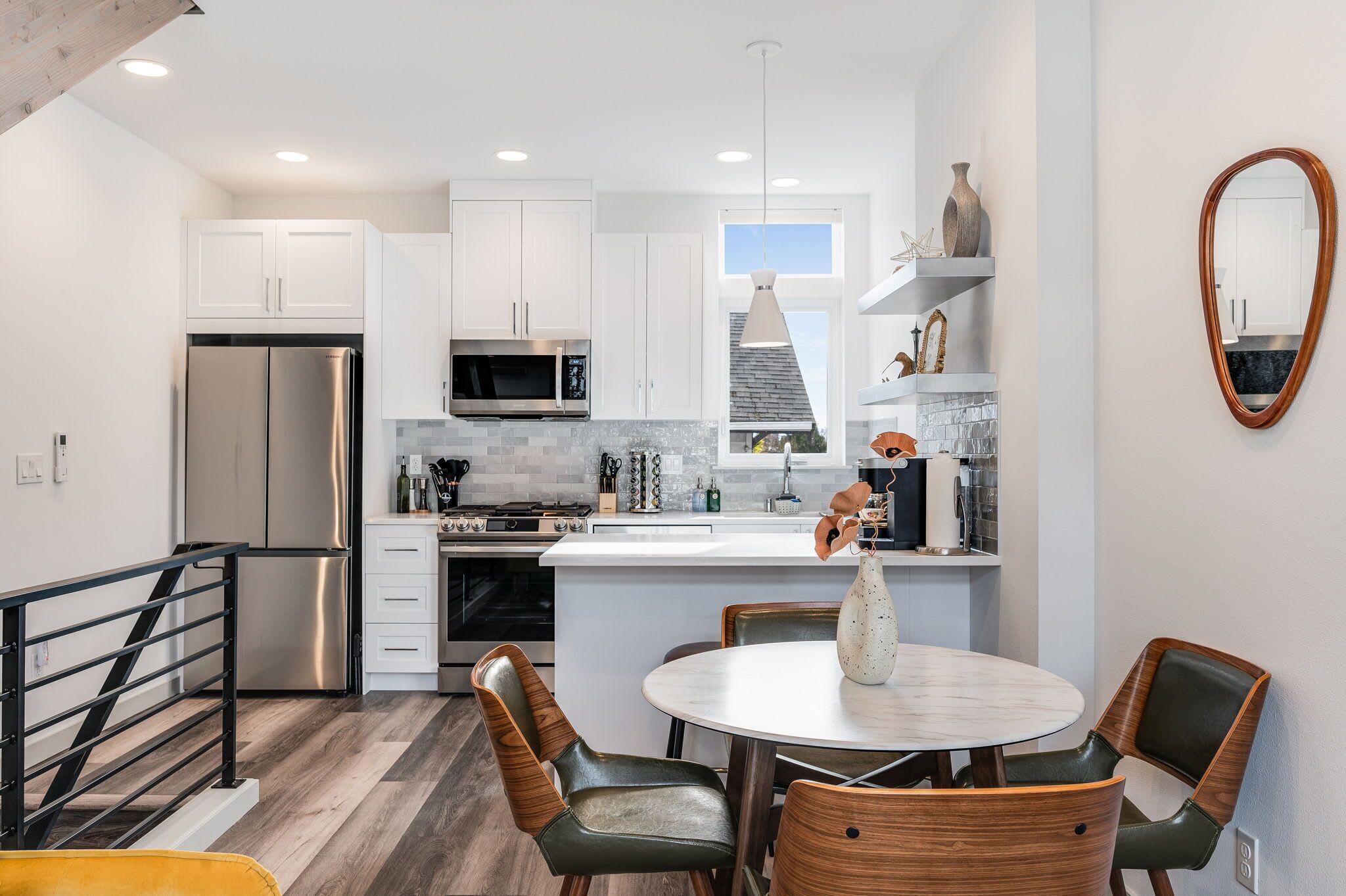 Chic Townhome Steps from Woodland Zoo w/ Parking!