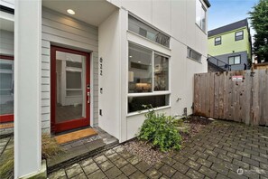 Exterior detail - Perch - Capitol Luxe Two: High Walk Score | SEA Retreat | Heart of CapHil (Seattle)