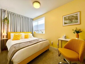 2 habitaciones, escritorio, tabla de planchar con plancha y wifi gratis 