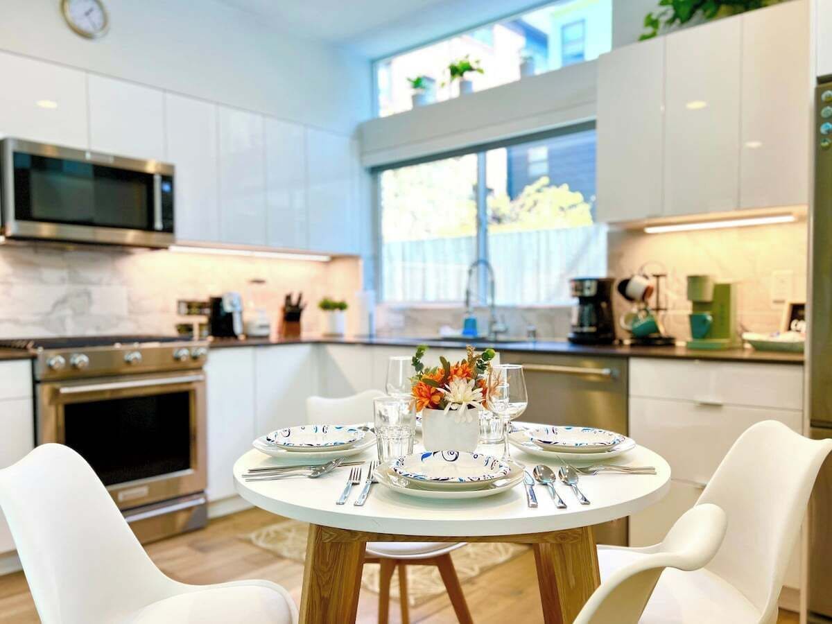 Coffee/tea maker, fridge, microwave, oven
