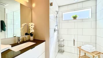 Bathtub, hair dryer, towels