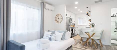 2 bedrooms, desk, iron/ironing board, travel crib