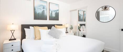 2 soveværelser, skrivebord, strygejern/strygebræt, weekendseng