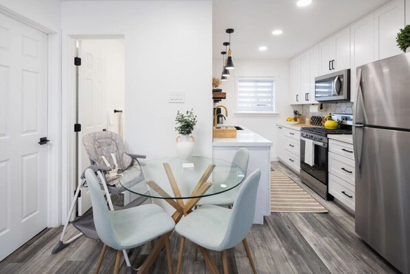 Fridge, microwave, oven, stovetop - Upscale Oasis, Downtown SD, BBQ, Fire Pit & More! (San Diego)