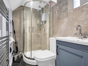 Shower, hair dryer, towels - Cute and cosy home in the centre of Canterbury. - Pass the Keys (Canterbury)