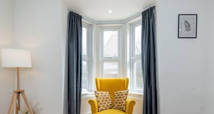 Pass the Keys | Spacious 2BR Flat Modern Convenient