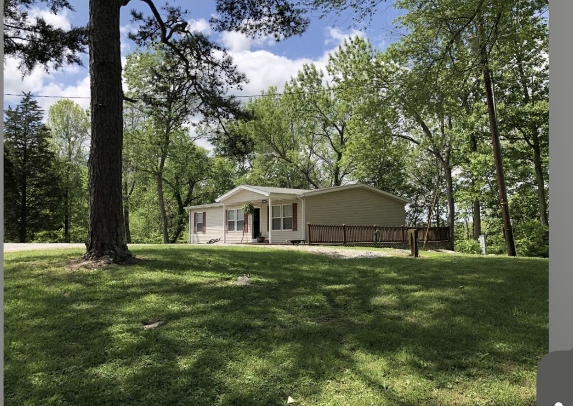 Peaceful home with lake front views! Swimming, fishing, minutes to LCRH