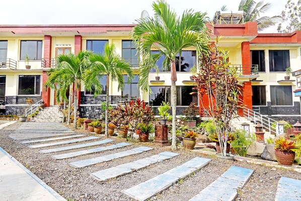 Exterior - OYO 90878 Pakem Sari Hotel & Convetion (Pakem)