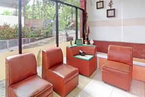 ฝ่ายต้อนรับ