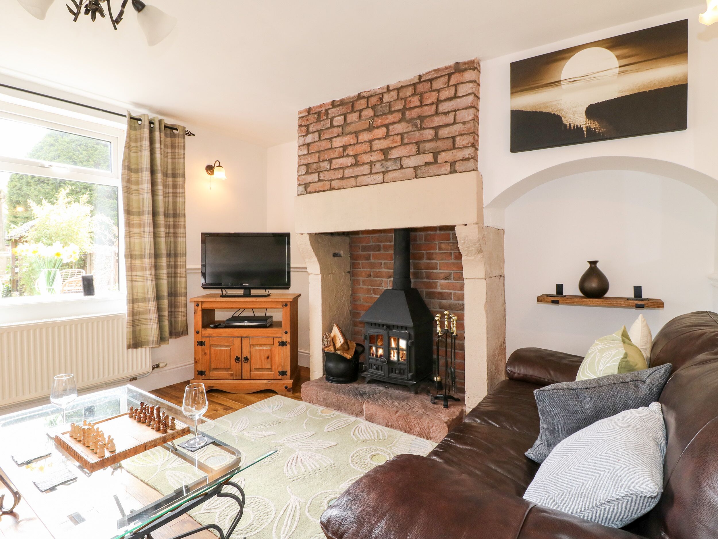 13 THE SQUARE, pet friendly, with open fire in Oakamoor